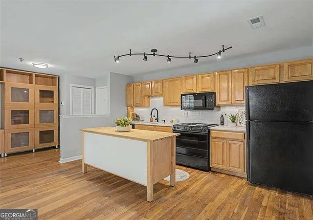 Photo 4 of Condo for sale at 317 8th Street NE #7, Atlanta, GA 30309 | MLS# 10836558 | Listing updated on 2026-10-28