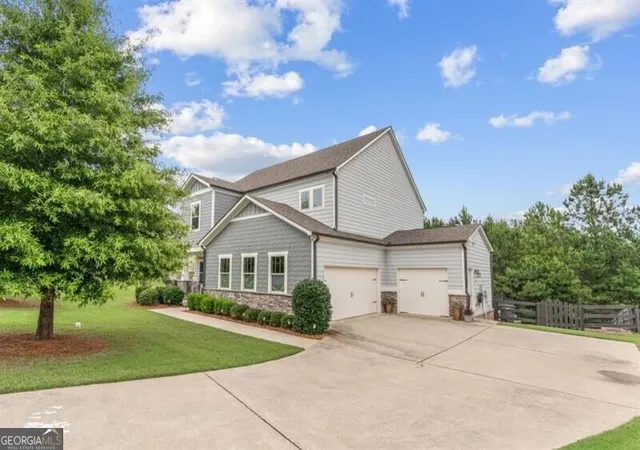 Photo 1 of Single family home for sale at 26 Ridgemont Way, Cartersville, GA 30120 | MLS# 10837663 | Listing updated on 2026-09-20