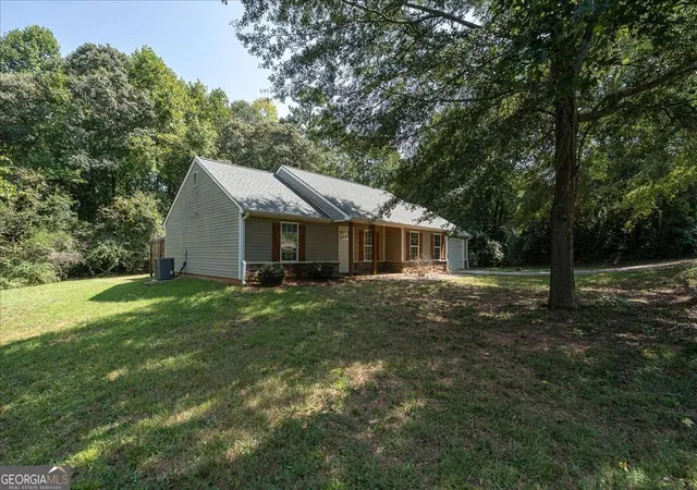 Photo 2 of Single family home for sale at 417 Beacon Dr, Maysville, GA 30558 | MLS# 10843634 | Listing updated on 2026-09-29