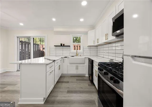 Photo 3 of Condo for sale at 3298 Abbeywood Dr, Decatur, GA 30034 | MLS# 10840071 | Listing updated on 2026-09-18