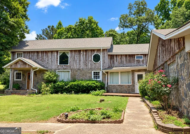 Photo 3 of Single family home for sale at 220 Ennis Rd, Barnesville, GA 30204 | MLS# 10782949 | Listing updated on 2026-09-22