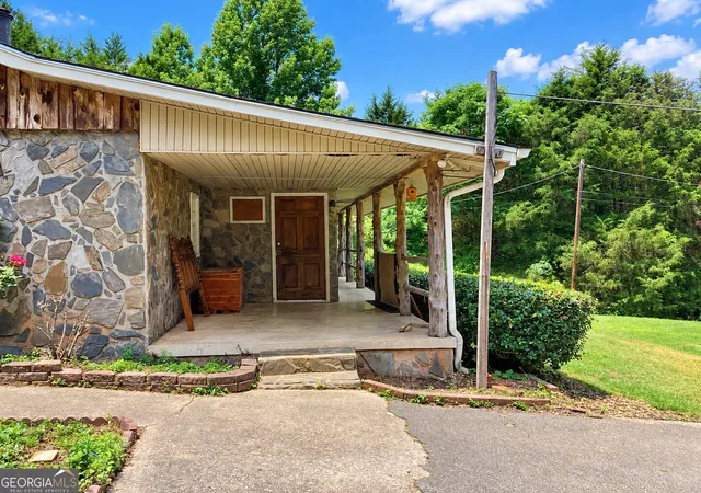 Photo 4 of Single family home for sale at 220 Ennis Rd, Barnesville, GA 30204 | MLS# 10782949 | Listing updated on 2026-09-22