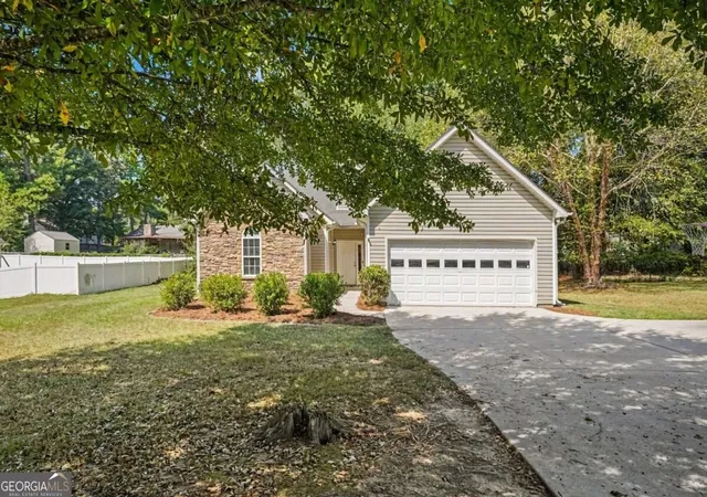 Photo 2 of Single family home for sale at 311 Sweetbriar Ln, Griffin, GA 30224 | MLS# 10849913 | Listing updated on 2026-10-06