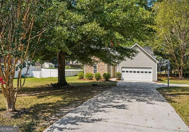 Photo 3 of Single family home for sale at 311 Sweetbriar Ln, Griffin, GA 30224 | MLS# 10849913 | Listing updated on 2026-10-06