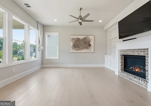 Photo 3 of Single family home for sale at 239 Mooney Rd, Woodstock, GA 30188 | MLS# 10816300 | Listing updated on 2026-09-13