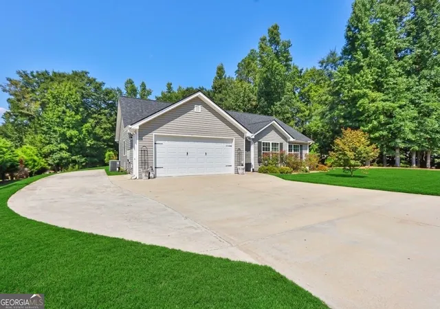 Photo 1 of Single family home for sale at 3710 Silver Hl Cir, Gainesville, GA 30507 | MLS# 10840295 | Listing updated on 2026-09-18