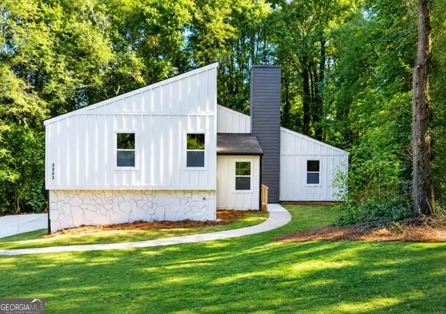 Single family home for sale at 3253 Cedar Blf Dr NE, Marietta, GA 30062 | MLS# 10844585