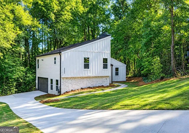 Photo 2 of Single family home for sale at 3253 Cedar Blf Dr Ne, Marietta, GA 30062 | MLS# 10844585 | Listing updated on 2026-10-17