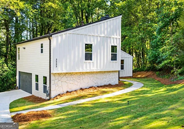 Photo 3 of Single family home for sale at 3253 Cedar Blf Dr Ne, Marietta, GA 30062 | MLS# 10844585 | Listing updated on 2026-10-17