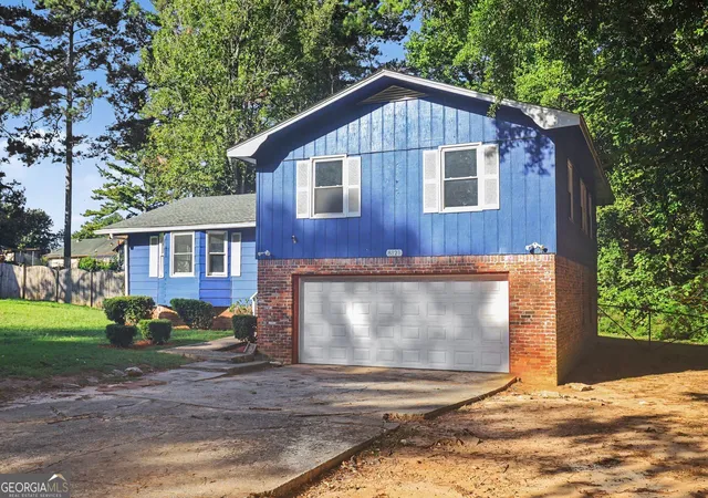 Photo 2 of Single family home for sale at 8121 Woodcliff Trl, Riverdale, GA 30274 | MLS# 10844768 | Listing updated on 2026-09-11
