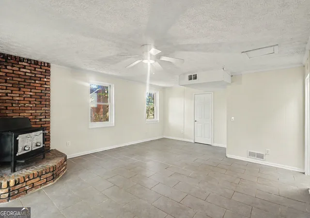 Photo 3 of Single family home for sale at 8121 Woodcliff Trl, Riverdale, GA 30274 | MLS# 10844768 | Listing updated on 2026-09-11