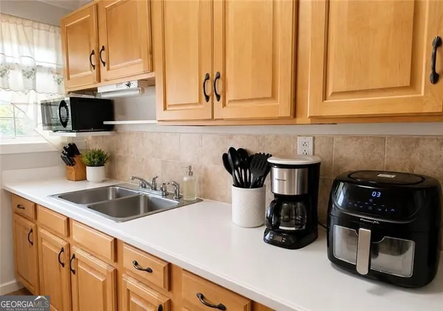 Photo 4 of Single family home for sale at 202 S Sage St, Toccoa, GA 30577 | MLS# 10838060 | Listing updated on 2026-10-09