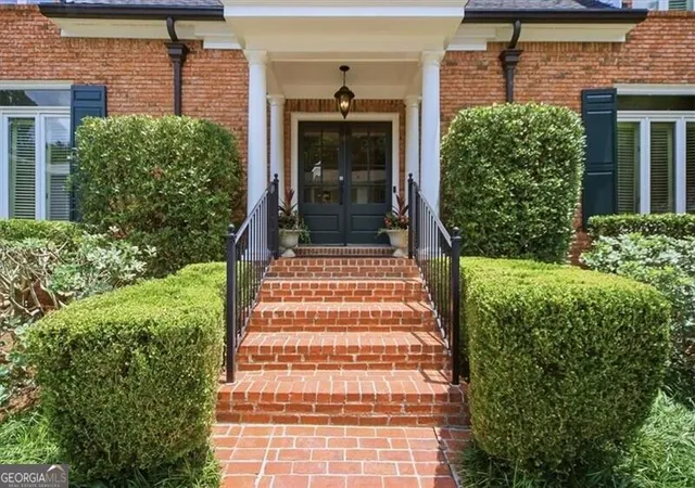 Photo 4 of Single family home for sale at 4414 Paces Battle NW, Atlanta, GA 30327 | MLS# 10839119 | Listing updated on 2026-09-03