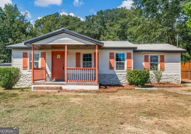 Photo 1 of Single family home for sale at 7833 Crescent Dr, Columbus, GA 31909 | MLS# 10848689 | Listing updated on 2026-10-02
