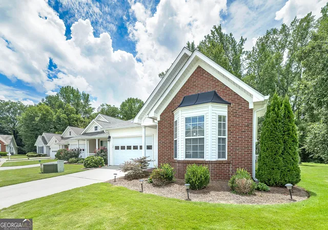 Photo 4 of Single family home for sale at 310 Singing Brk Ln, Mcdonough, GA 30253 | MLS# 10841730 | Listing updated on 2026-09-08