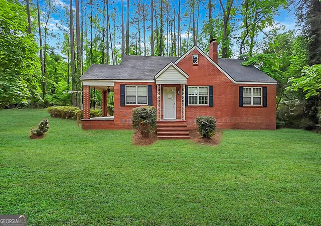 Photo 2 of Sale Pending at 819 Hillcrest Dr, Thomson, GA 30824 | MLS# 10846503 | Listing updated on 2026-10-07