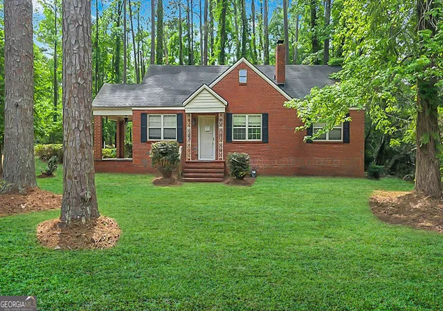 Photo 3 of Sale Pending at 819 Hillcrest Dr, Thomson, GA 30824 | MLS# 10846503 | Listing updated on 2026-10-07