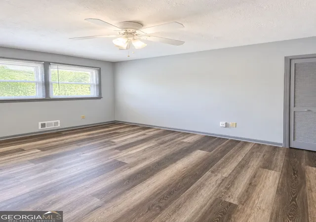 Listing Photo 5 - Condo for sale in building located at 51 Ezzard St, Lawrenceville, GA 30046