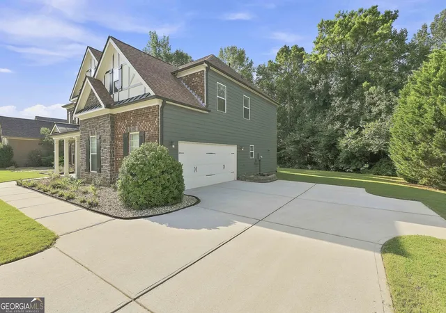 Photo 3 of Single family home for sale at 80 Savannah Dr, Senoia, GA 30276 | MLS# 10839145 | Listing updated on 2026-09-17