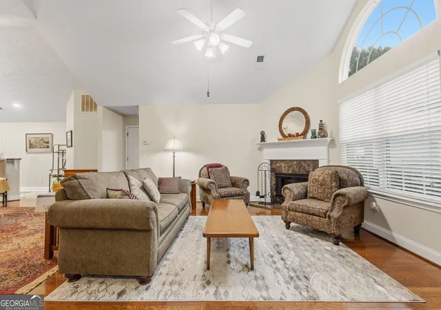Listing Photo 5 - Condo for sale in building located at 4008 Vineyards Ln NW, Kennesaw, GA 30144 - Unit #27