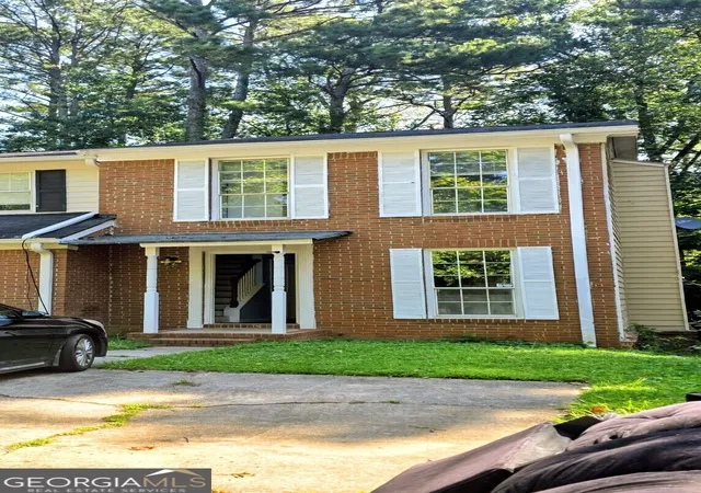 Photo 2 of Townhouse for sale at 852 Glynn Oaks Dr, Clarkston, GA 30021 | MLS# 10843745 | Listing updated on 2026-09-11
