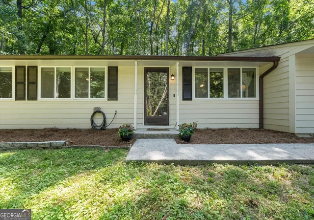 Photo 2 of Single family home for sale at 3705 Somerset Dr Sw, Marietta, GA 30064 | MLS# 10840870 | Listing updated on 2026-09-19