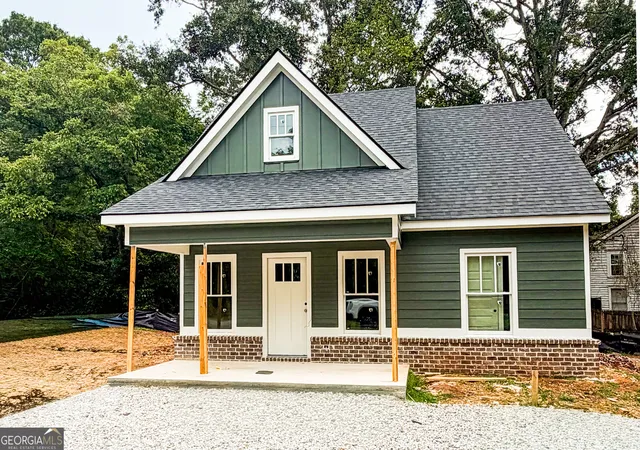 Photo 1 of Single family home for sale at 304 Cedar St, Social Circle, GA 30025 | MLS# 10850814 | Listing updated on 2026-10-06