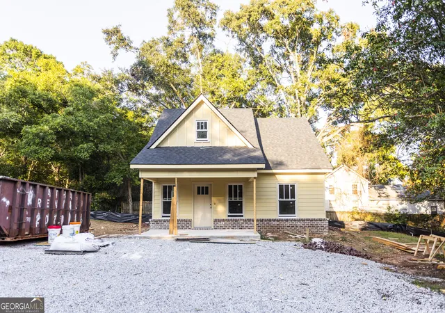 Photo 2 of Single family home for sale at 304 Cedar St, Social Circle, GA 30025 | MLS# 10850814 | Listing updated on 2026-10-06