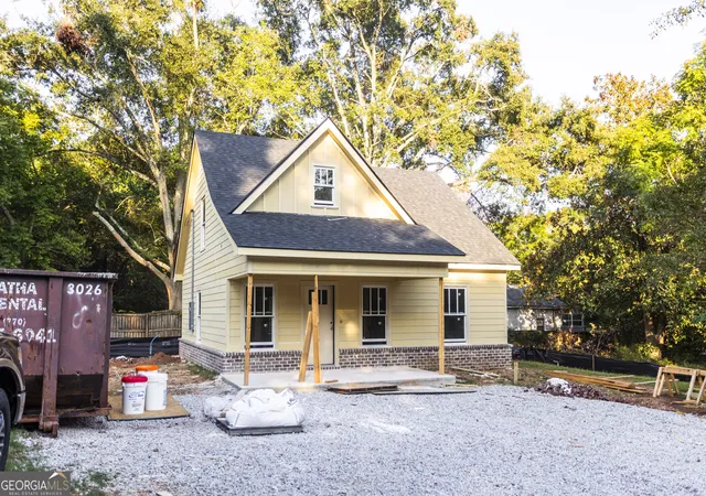 Photo 3 of Single family home for sale at 304 Cedar St, Social Circle, GA 30025 | MLS# 10850814 | Listing updated on 2026-10-06