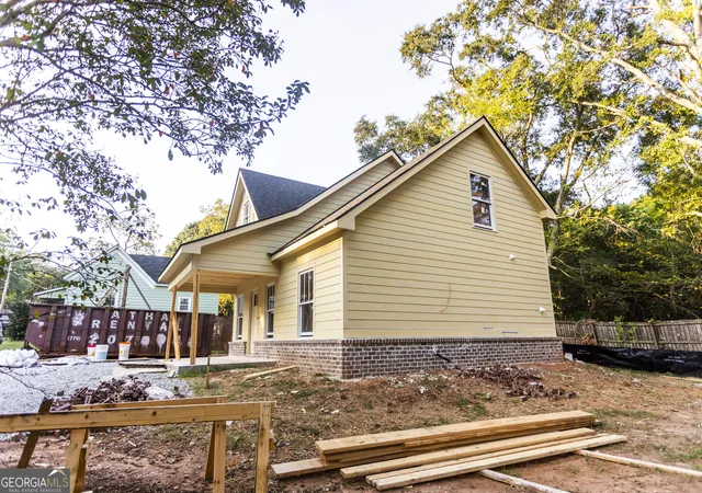Single family home for sale at 304 Cedar St, Social Circle, GA 30025 | MLS# 10850814 | Listing updated on 2026-10-06