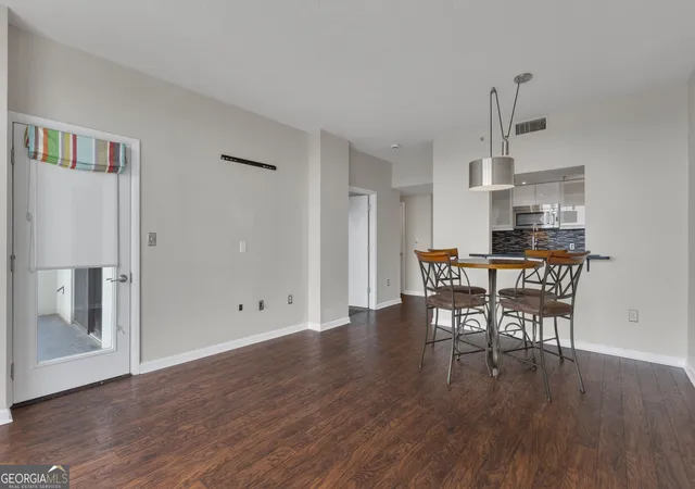 Listing Photo 5 - Condo for sale in building located at 1280 W Peachtree St Nw, Atlanta, GA 30309 - Unit #3810