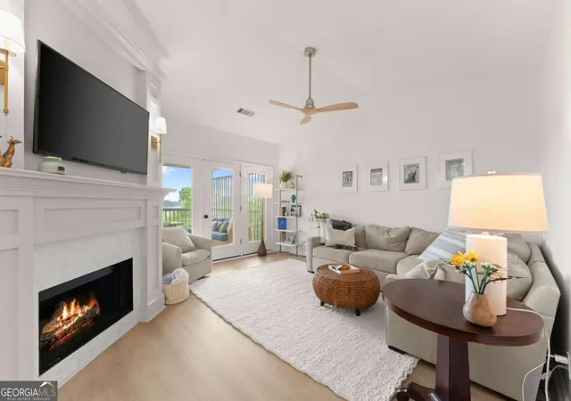 Listing Photo 5 - Condo for sale in building located at 2300 Habersham Marina Rd, Cumming, GA 30041 - Unit #302