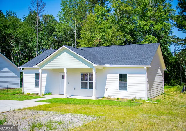 Photo 2 of Single family home for sale at 185 Kennedy Ests Rd, Carrollton, GA 30116 | MLS# 10850039 | Listing updated on 2026-10-05