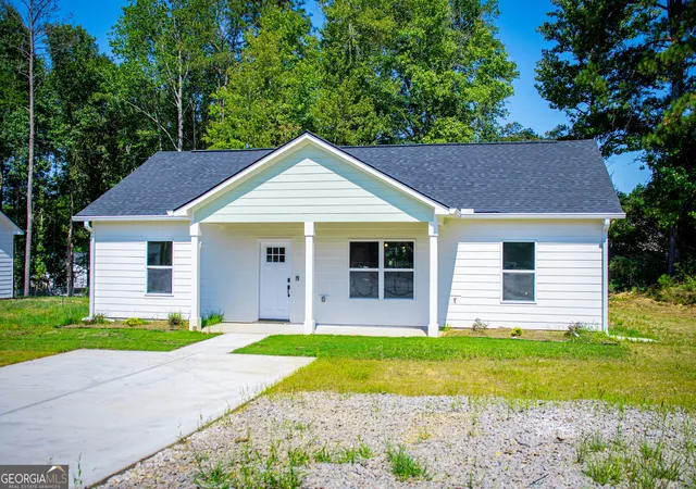 Photo 3 of Single family home for sale at 185 Kennedy Ests Rd, Carrollton, GA 30116 | MLS# 10850039 | Listing updated on 2026-10-05