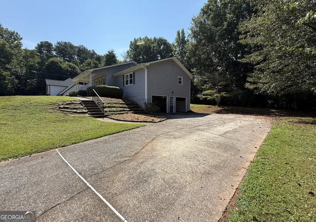 Photo 2 of Single family home for sale at 5011 Apple Orchard Ln, Canton, GA 30115 | MLS# 10841869 | Listing updated on 2026-09-08