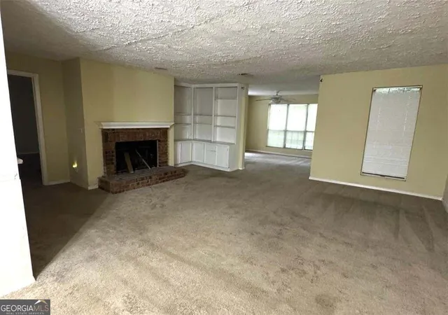 Listing Photo 3 - Condo for sale in building located at 5539 Mountain Springs Cir, Stone Mountain, GA 30088
