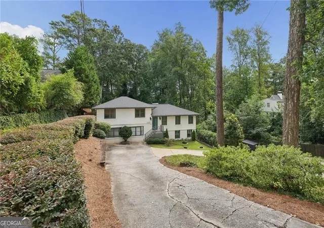 Photo 2 of Single family home for sale at 3131 Dale Dr Ne, Atlanta, GA 30305 | MLS# 10844237 | Listing updated on 2026-09-11