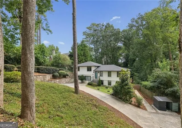 Photo 2 of Single family home for sale at 3131 Dale Dr NE, Atlanta, GA 30305 | MLS# 10844237 | Listing updated on 2026-09-11