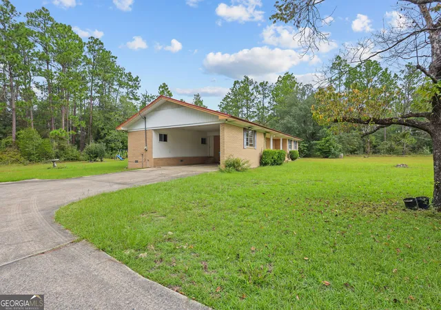 Photo 4 of Sale Pending at 1641 Spring Grv Rd, Jesup, GA 31545 | MLS# 10853352 | Listing updated on 2026-10-09