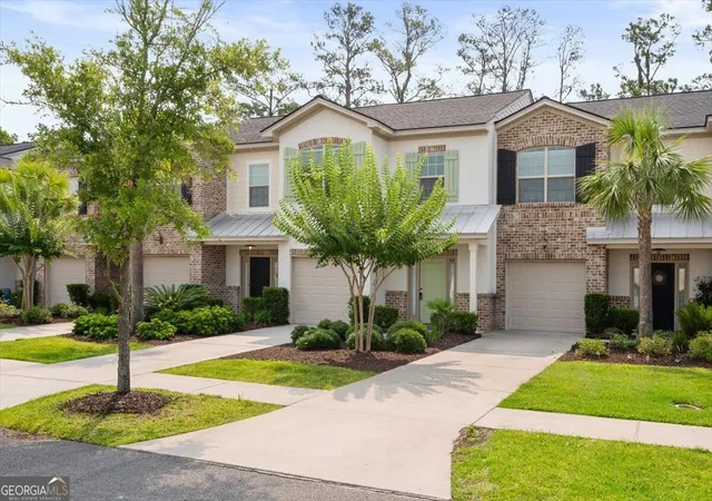Townhouse for sale at 404 Mariners Cir, St. Simons, GA 31522 | MLS# 10844655