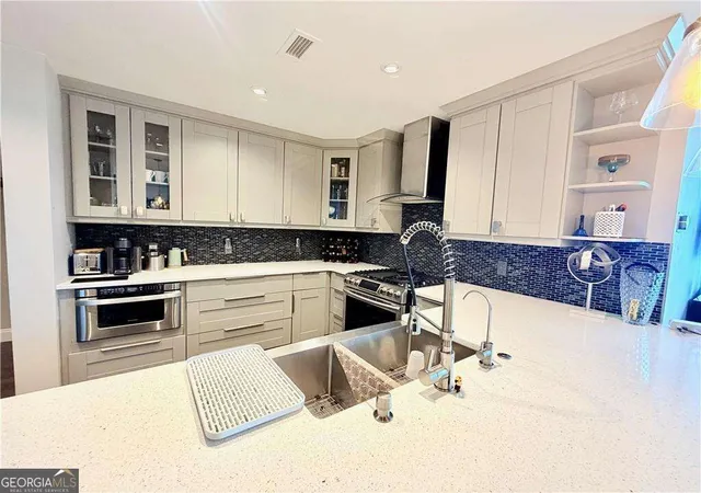 Photo 3 of Condo for sale at 3338 Peachtree Rd Ne #2303, Atlanta, GA 30326 | MLS# 10853485 | Listing updated on 2026-10-09