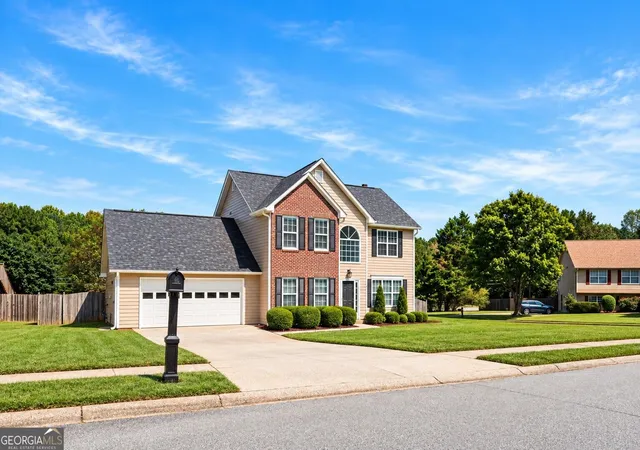 Photo 2 of Single family home for sale at 2586 Abbotts Glen Dr Nw, Acworth, GA 30101 | MLS# 10851309 | Listing updated on 2026-10-07