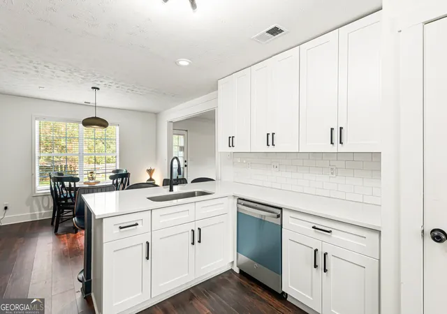 Photo 4 of Single family home for sale at 2586 Abbotts Glen Dr NW, Acworth, GA 30101 | MLS# 10851309 | Listing updated on 2026-10-07