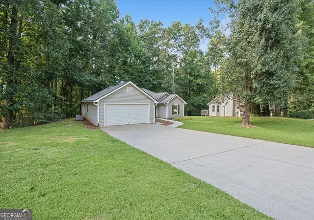 Photo 3 of Sale Pending at 176 Chipper Ln, Rockmart, GA 30153 | MLS# 10840968 | Listing updated on 2026-10-16