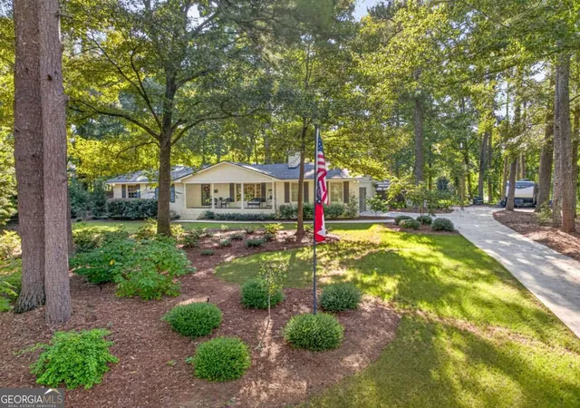 Photo 3 of Single family home for sale at 190 Gatewood Pl, Athens, GA 30607 | MLS# 10843449 | Listing updated on 2026-09-11