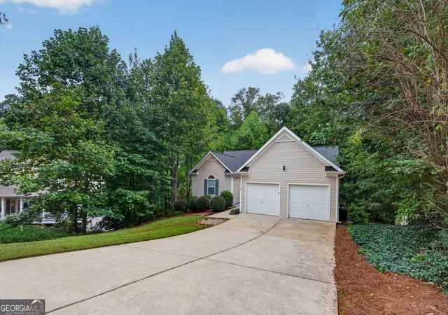 Photo 2 of Single family home for sale at 17 Mitchell Dr, Hiram, GA 30141 | MLS# 10853294 | Listing updated on 2026-10-09