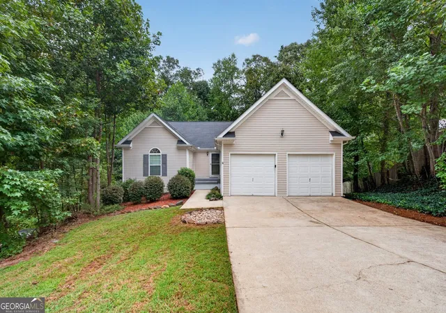 Photo 3 of Single family home for sale at 17 Mitchell Dr, Hiram, GA 30141 | MLS# 10853294 | Listing updated on 2026-10-09