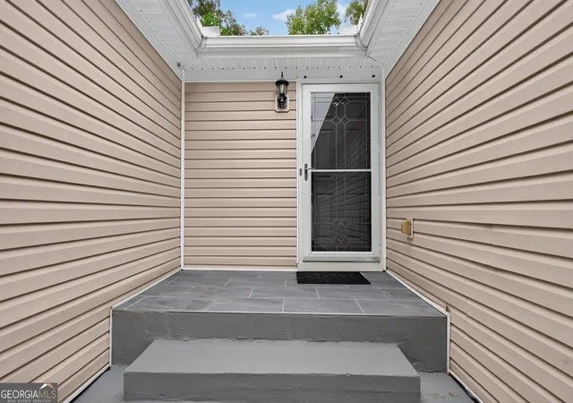 Photo 3 of Single family home for sale at 17 Mitchell Dr, Hiram, GA 30141 | MLS# 10853294 | Listing updated on 2026-10-09