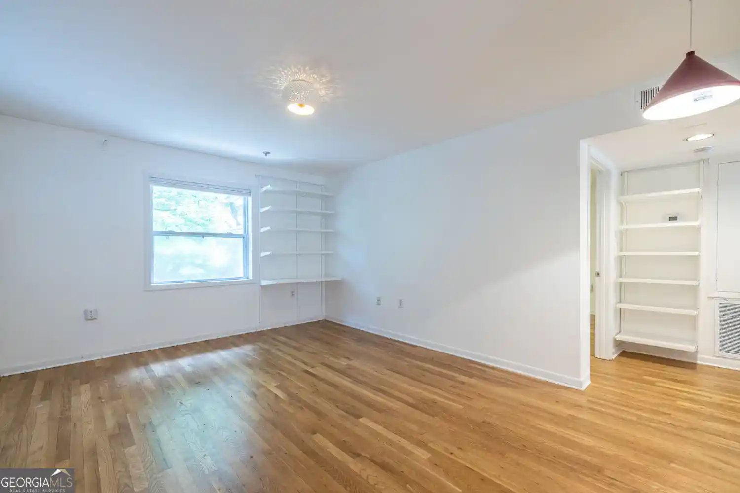 Listing Photo 2 - Condo for sale in 575 Flt Shls Ave Se located at 575 Flt Shls Ave Se, Atlanta, GA 30316 - Unit 575 Flat Shls Ave SE
