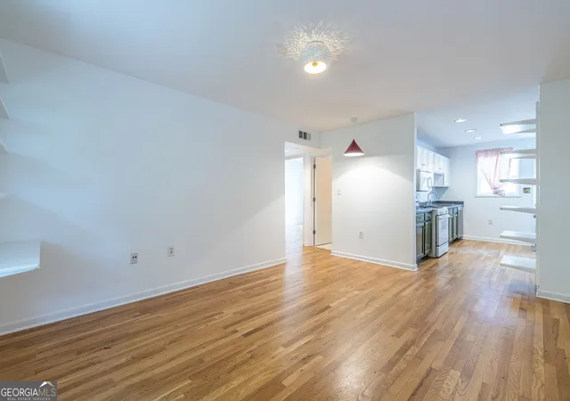 Listing Photo 4 - Condo for sale in building located at 575 Flt Shls Ave Se, Atlanta, GA 30316 - Unit #8
